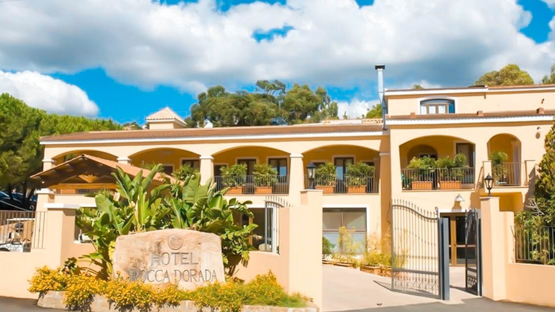 Visualizza la notizia: Hotel Rocca Dorada