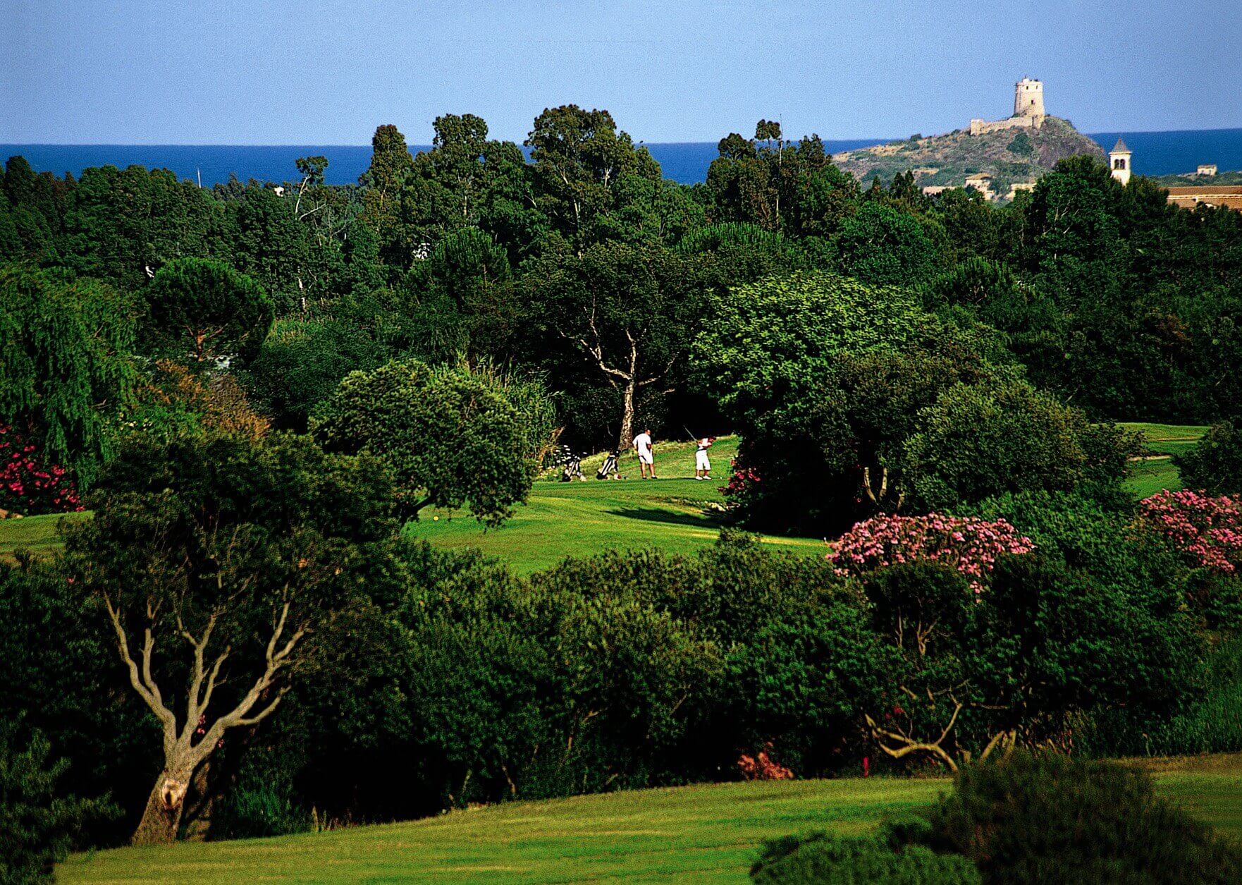 Visualizza la notizia: Is Molas Resort - Hotel 4 Stelle Superior - Golf club - Villas